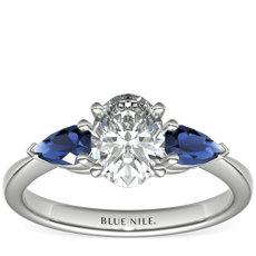 经典梨形蓝宝石铂金订婚戒指